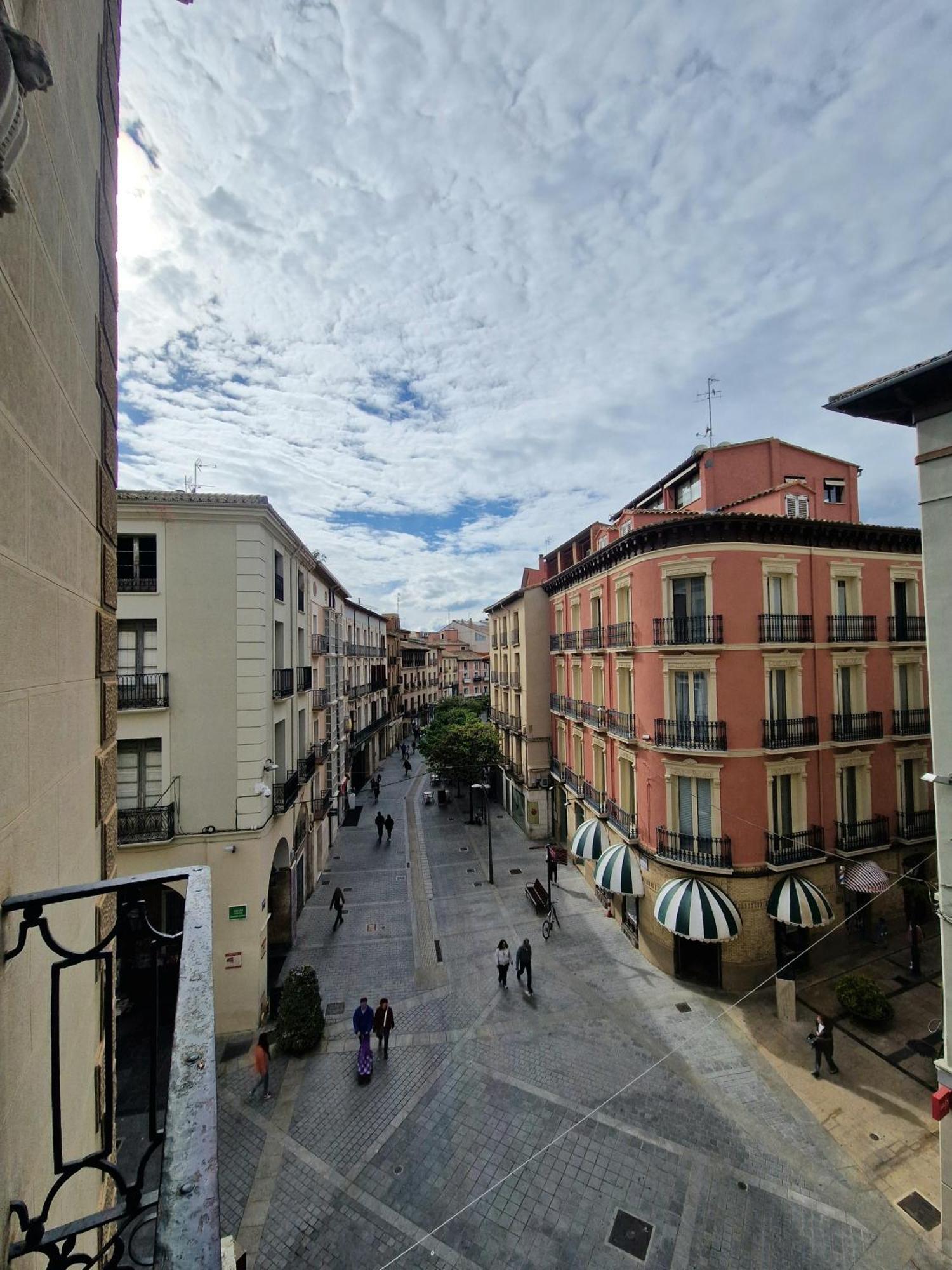 Hostal Rugaca Huesca Exteriör bild