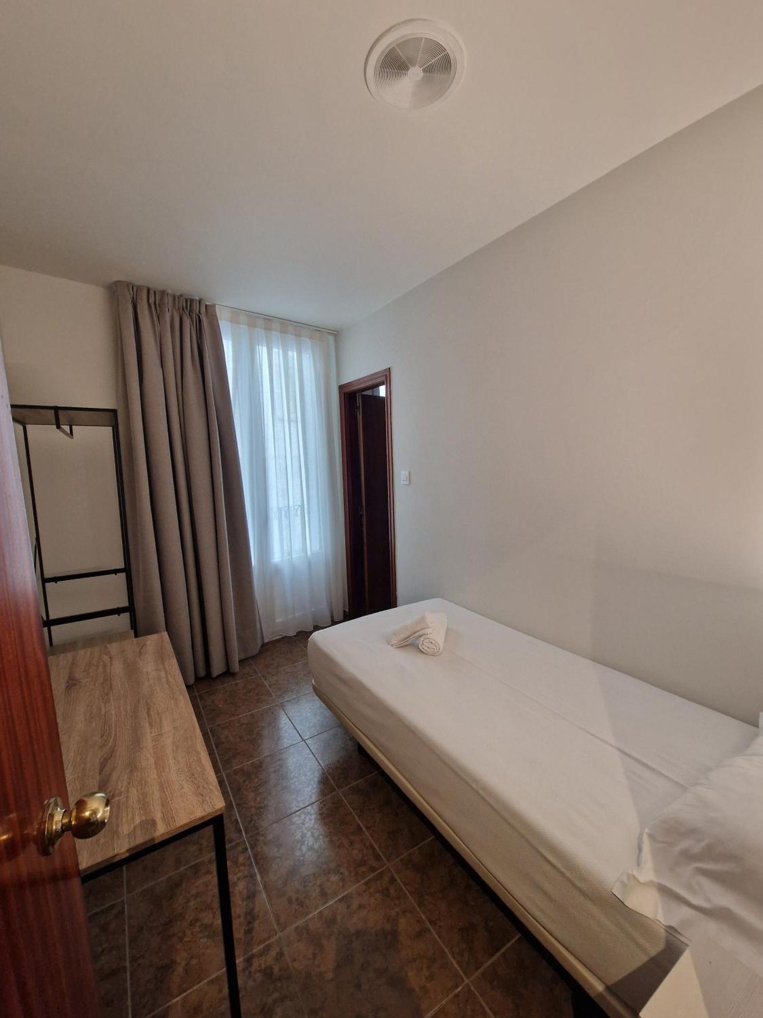 Hostal Rugaca Huesca Exteriör bild