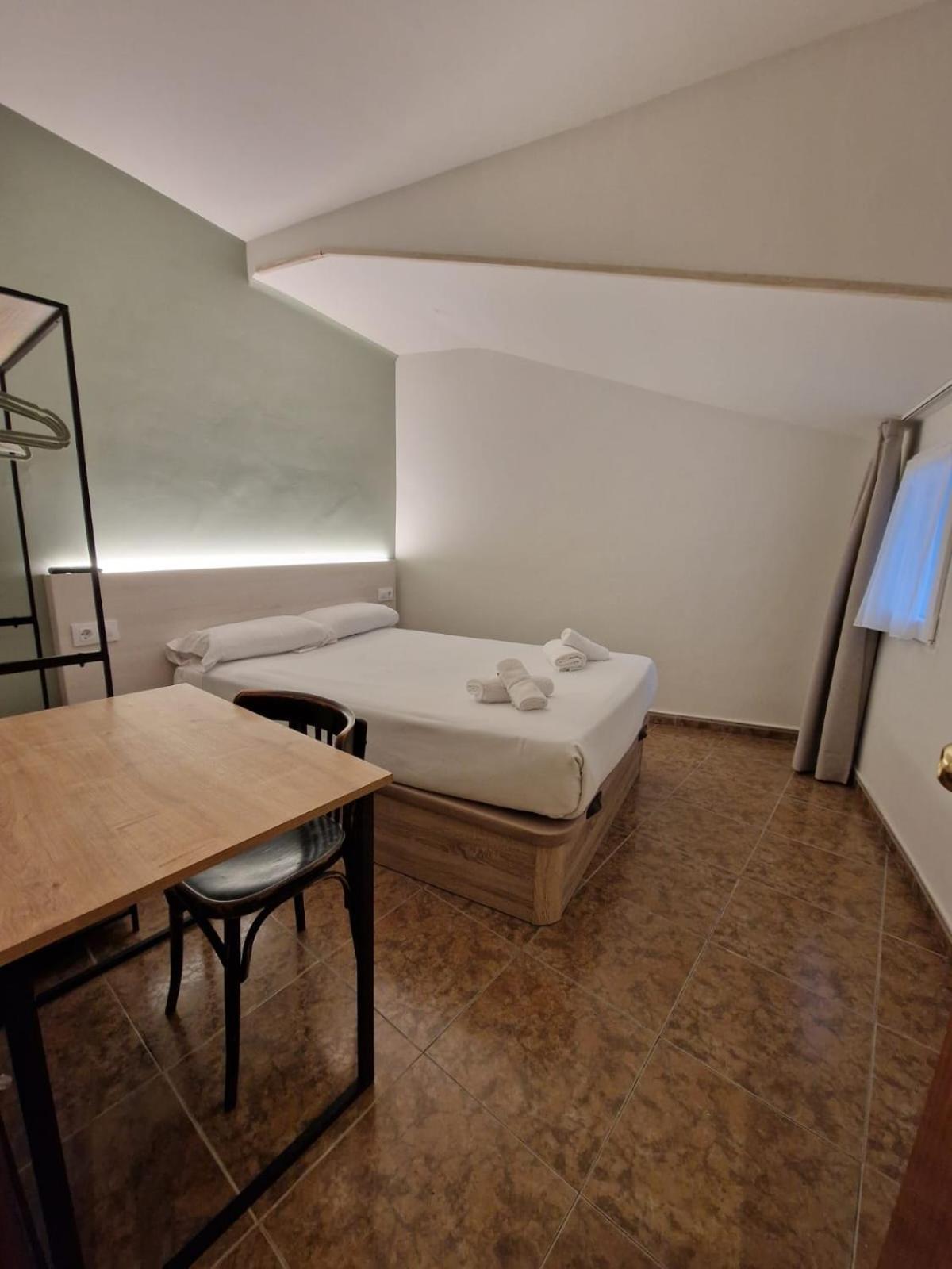 Hostal Rugaca Huesca Exteriör bild
