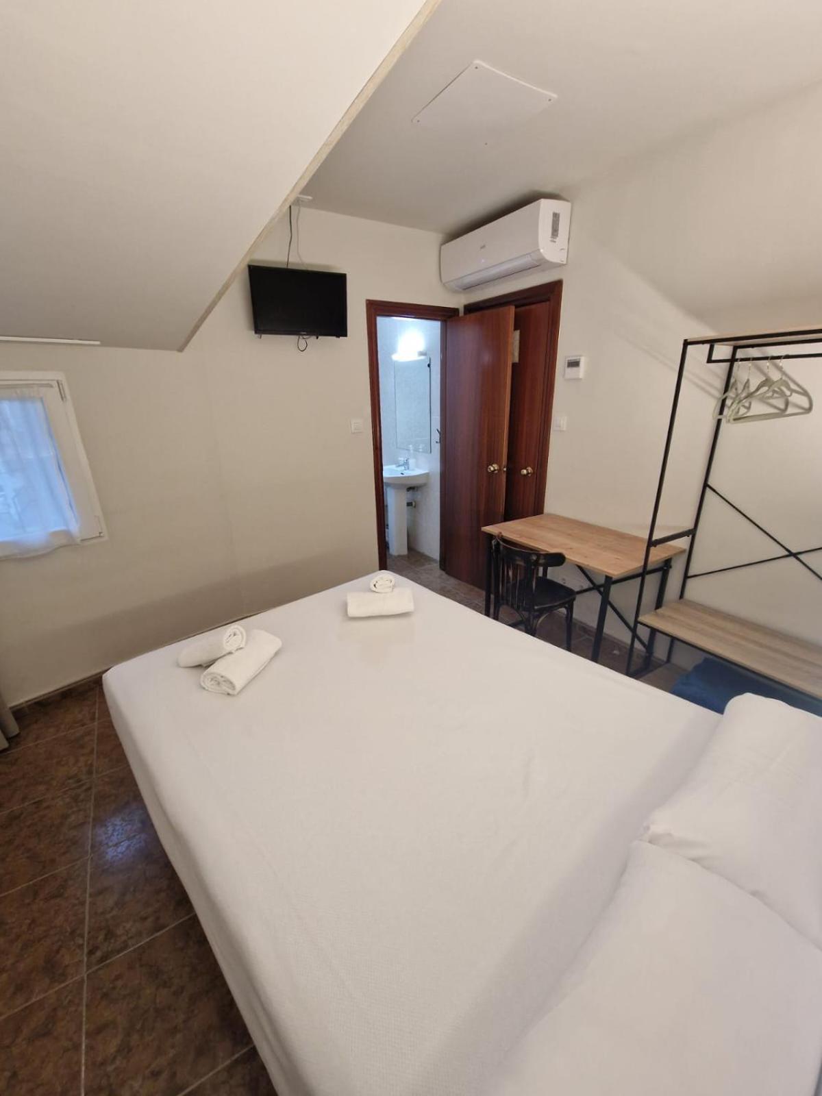 Hostal Rugaca Huesca Exteriör bild